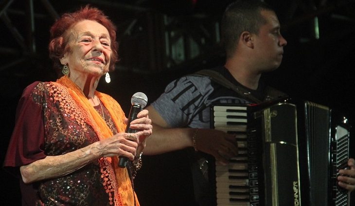 Final do Festival On-Line da Melhor Idade terá participação da cantora Delinha, a Dama do Rasqueado