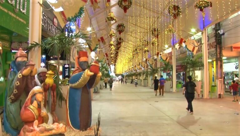 Vídeo: Decoração natalina no Calçadão de Imperatriz