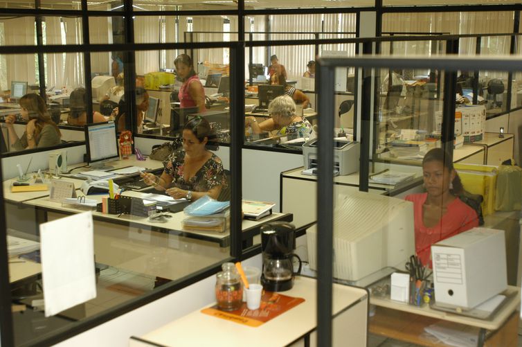 Administração direta representava 94,7% dos empregados nas prefeituras