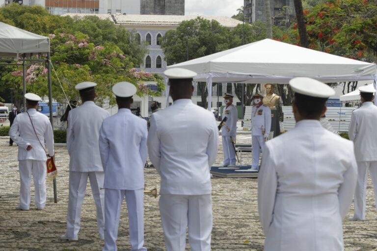 Governador participa da cerimônia de passagem de comando no 2° Distrito Naval