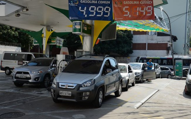 Petrobras reduz gasolina nas refinarias em 2% a partir desta quinta-feira