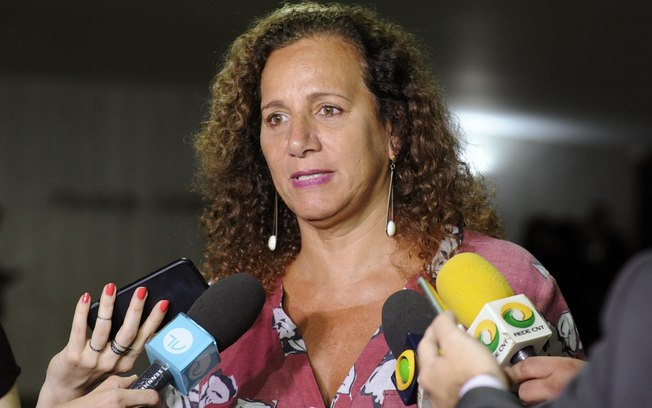 Jandira Feghali propõe CPI para investigar a lista de detratores de Paulo Guedes