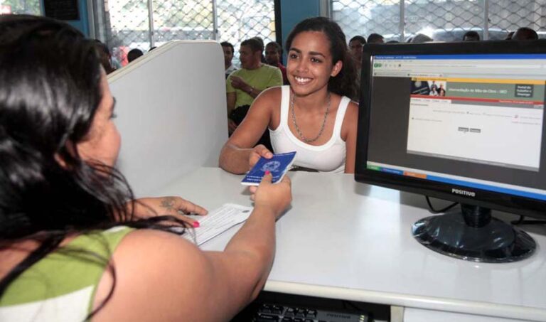 Dezembro começa com oferta de 596 oportunidades de emprego