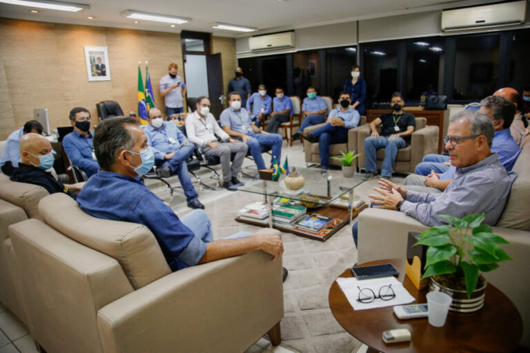 Ministro de Minas e Energia visita Amapá e anuncia novo plano energético para o estado