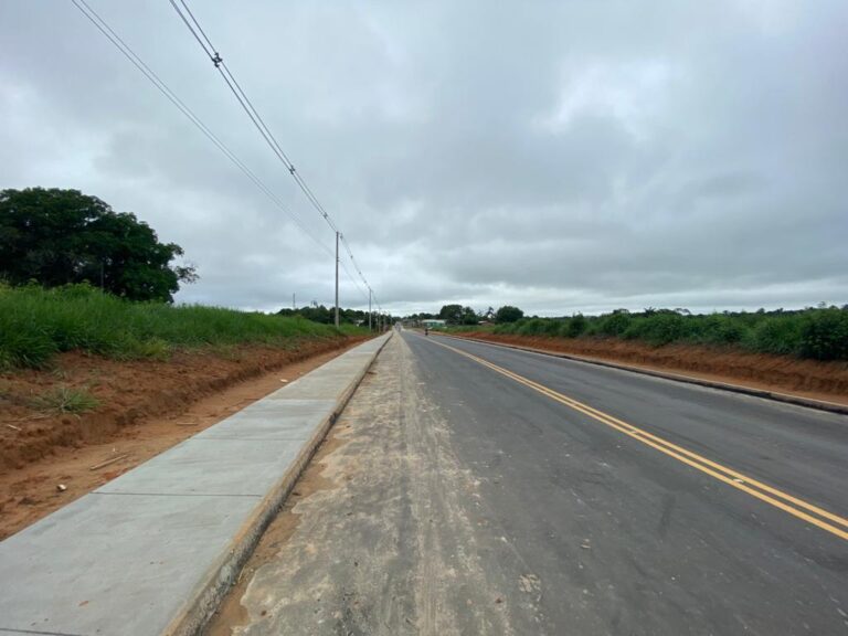 Obras da estrada que liga Cruzeiro do Sul e Rodrigues Alves estão em fase final