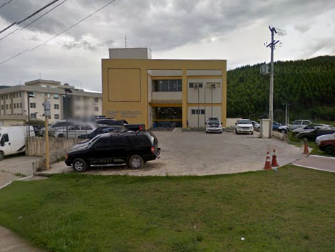 Agentes da delegacia de Rio Bonito prendem dois acusados de roubo de veículo