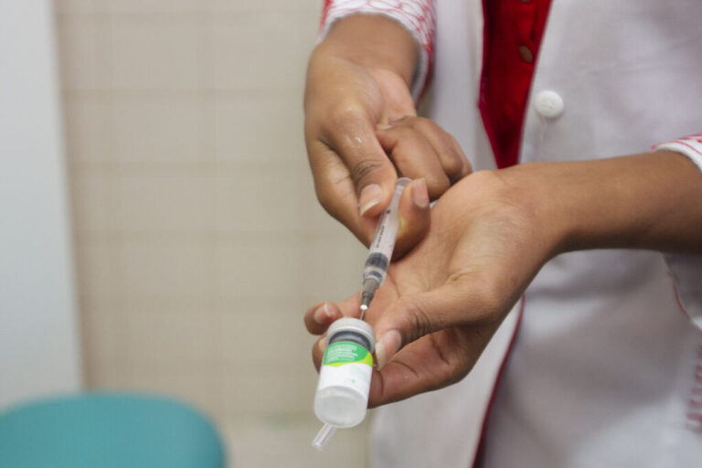 Bahia planeja compra de ultrarrefrigeradores para receber vacinas da Covid