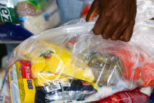 Governo do Tocantins atende 5 mil famílias com kits de alimentos nas regiões sul e sudeste do Estado