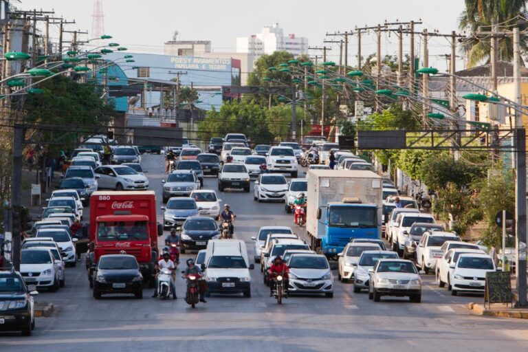 Licenciamento de veículos com placas final 8, 9 e 0 vence dia 31 de dezembro