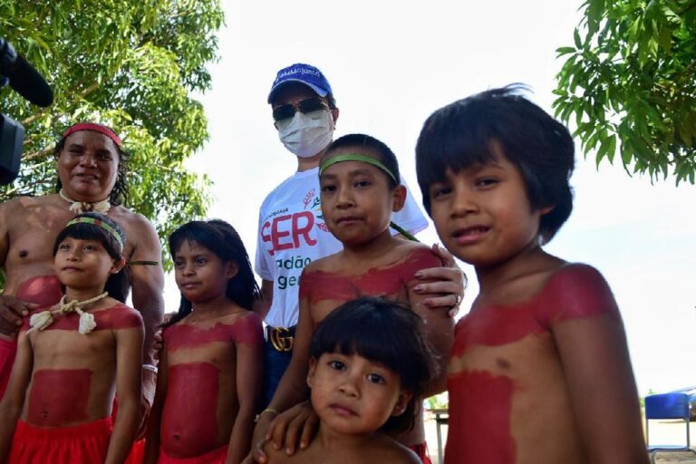 Xavantes de Campinapólis recebem 2 mil cestas básicas da primeira-dama do Estado