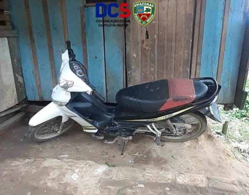 Policiais militares resgatam motocicleta roubada e abandonada em comunidade de Tabatinga