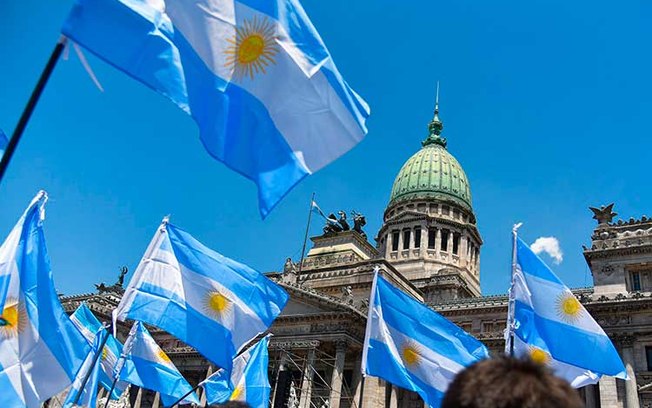 Congresso da Argentina aprova imposto sobre riquezas para combater pandemia