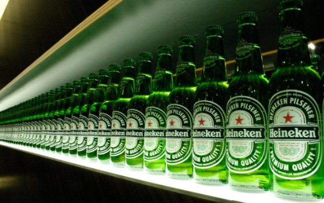 Vidro em falta: Heineken sofre para abastecer mercados com cerveja de garrafa