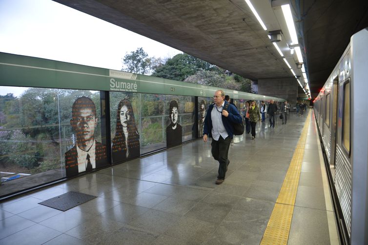 Metrô de SP promove ações de combate ao preconceito contra idosos