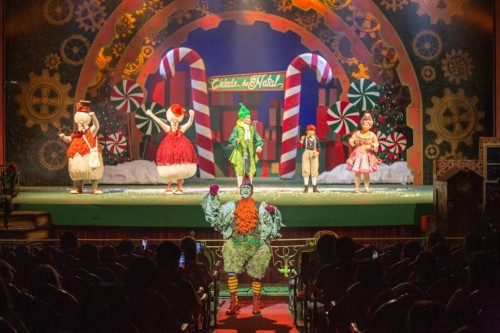 Espetáculo ‘A Caixa Mágica do Natal’ estreia com explosão de cores e alegria no Teatro Amazonas