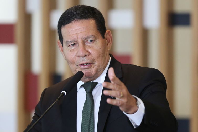 Mourão diz que Brasil precisa reafirmar posição sobre Amazônia