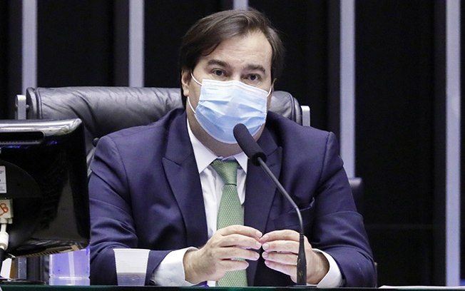 Falta de plano de vacinação pode causar pânico à população, avalia Rodrigo Maia