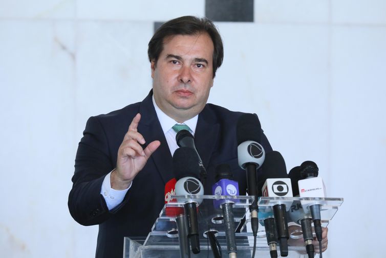 Maia defende aprovação de PEC Emergencial antes do Orçamento de 2021