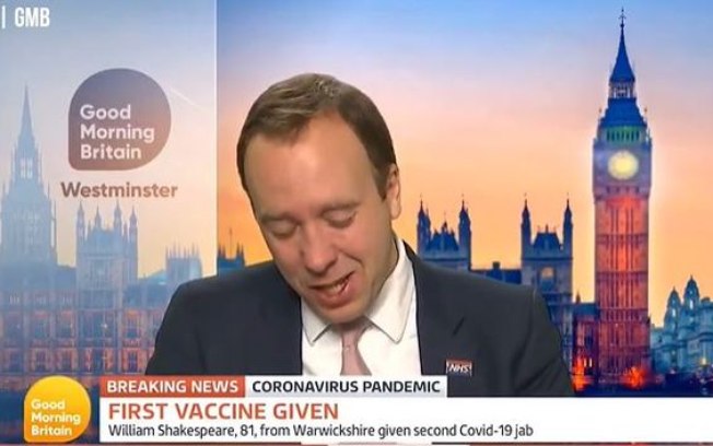 Ministro da saúde do Reino Unido chora em entrevista sobre início da vacinação