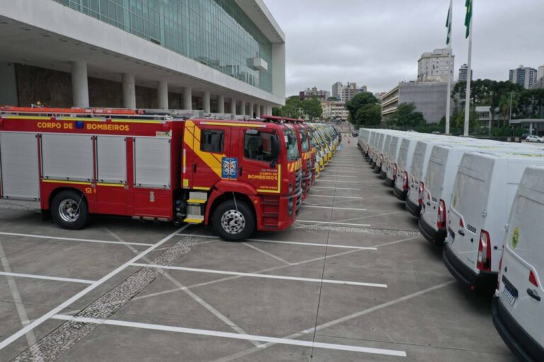 Entrega de mais 60 veículos reforça forças de segurança do Estado