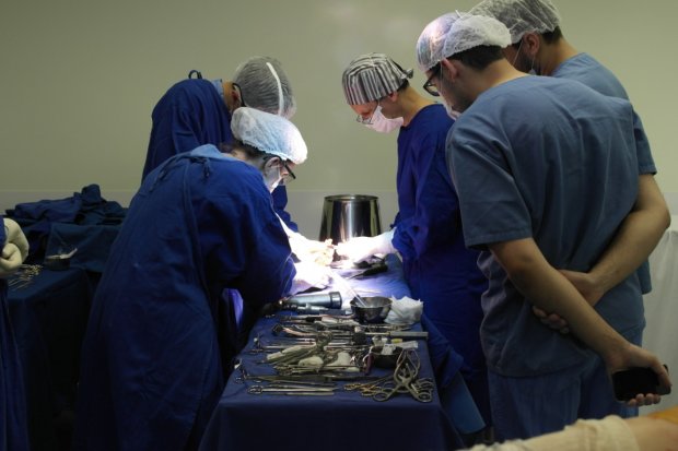 Hospital Infantil Joana de Gusmão realiza cirurgia inédita em tumor ósseo com nitrogênio líquido