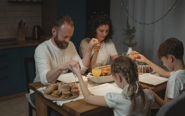 Confira 5 orações de proteção para fazer junto com a família