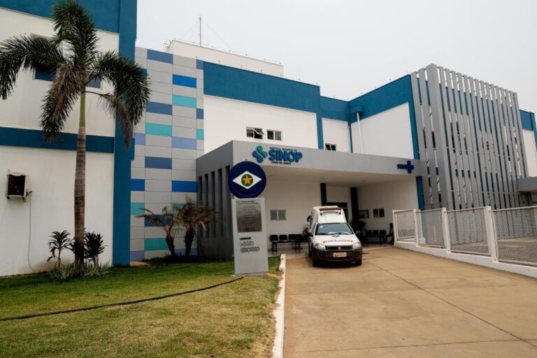 Hospital Regional de Sinop recebe doação de decoração natalina