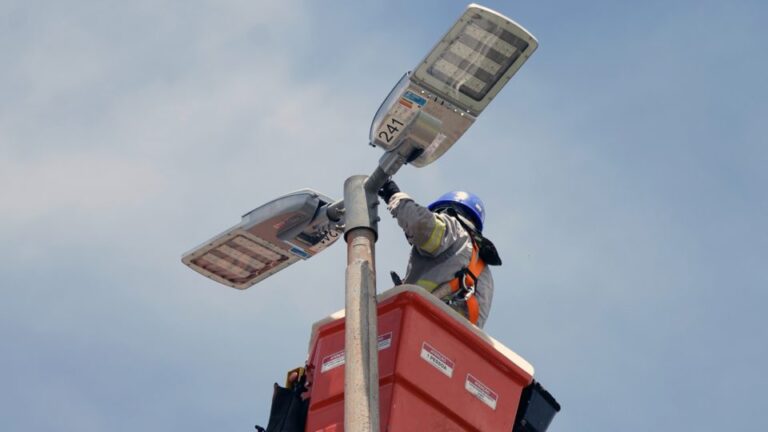 Brazlândia recebe lâmpadas de LED