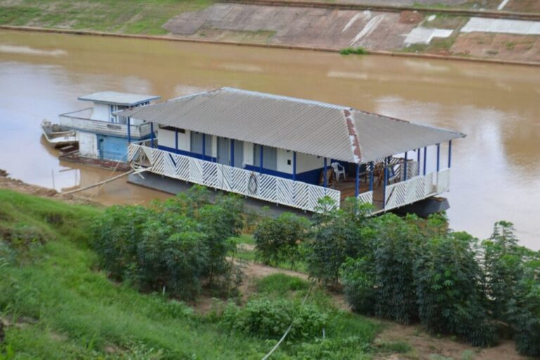 Em Rio Branco, recuperação de balsa que serve de apoio a ribeirinhos está em fase final