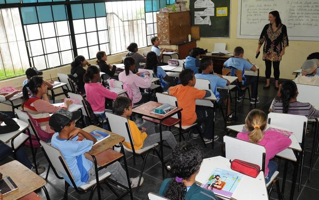 Votação do Fundeb é adiada, e educação básica pode perder R$ 3,3 bilhões