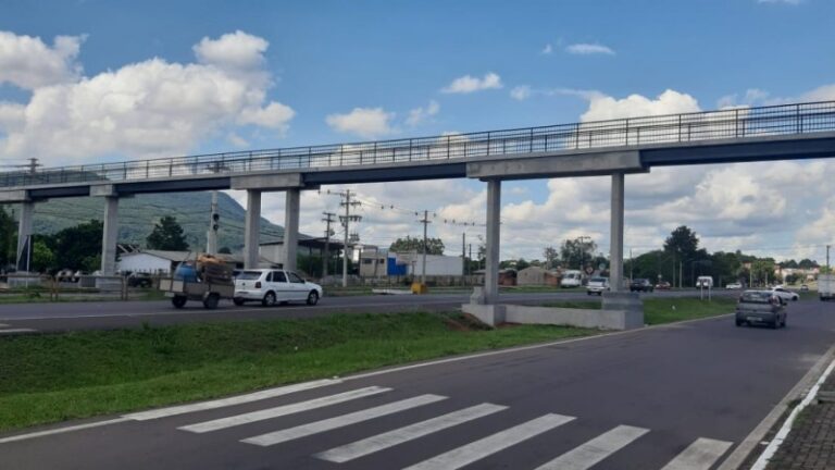 Concluída segunda passarela para pedestres na ERS-239, em Sapiranga