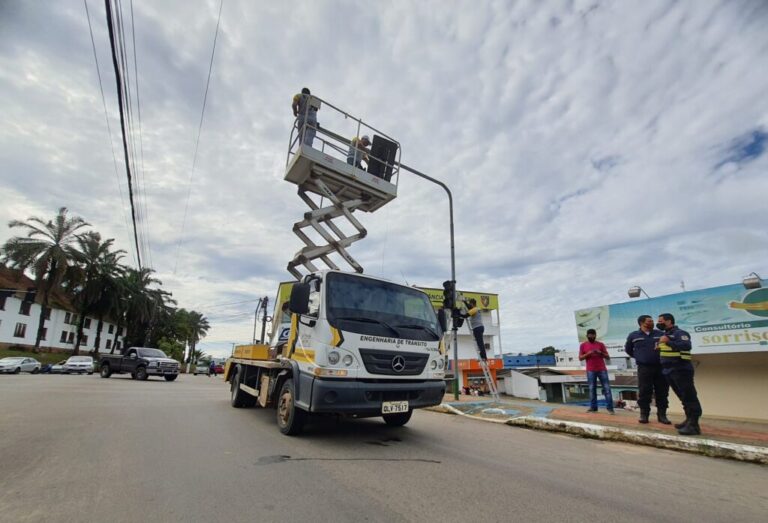 Em Cruzeiro do Sul, Detran realiza manutenção de semáforos