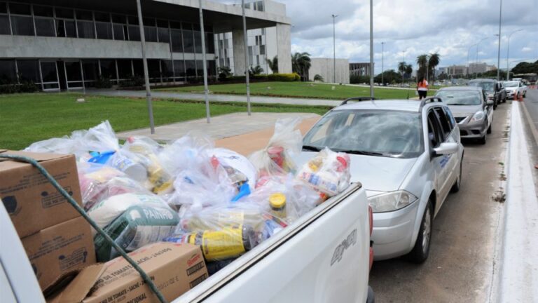 Drive-thru Solidário reforça arrecadações para o Natal 