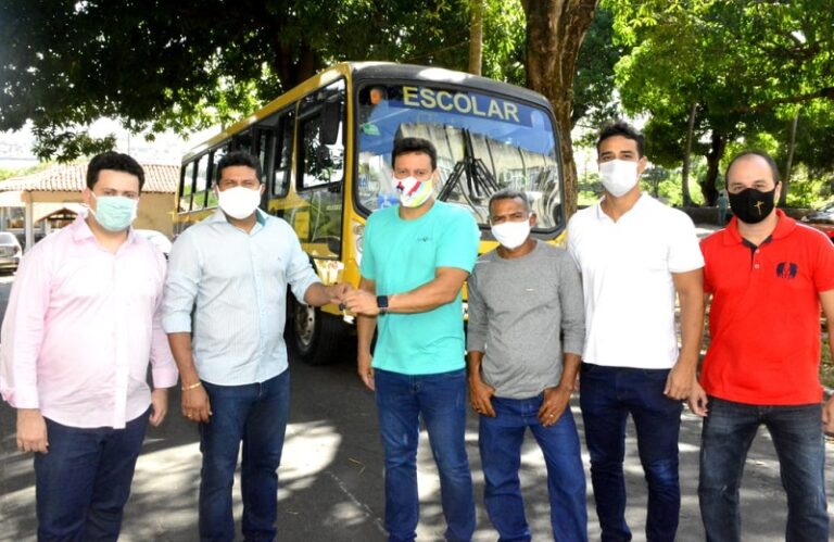 Governo do Estado doa ônibus escolar para o município de Luís Domingues