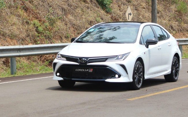 Toyota Corolla GR-S 2021 traz toque esportivo para o sedã médio