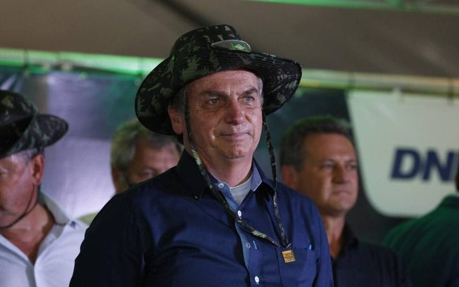 Bolsonaro defende Centrão e diz que “negócio de satanizar partidos não existe”