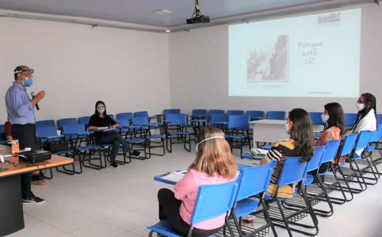 Professores dos cursos de Medicina da UEMASUL participam de capacitação