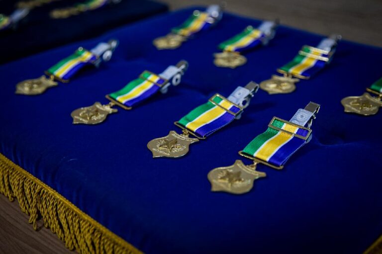 Servidores e autoridades são homenageados com medalha Mérito da Segurança Pública