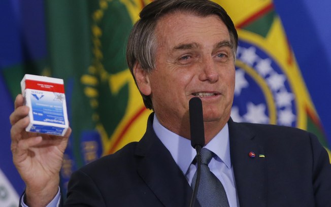 Bolsonaro vai torrar R$ 250 milhões para distribuir cloroquina