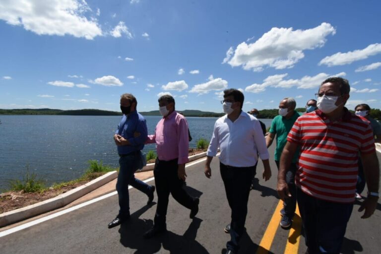 Governador inaugura pavimentação asfáltica no açude Caldeirão, em Piripiri