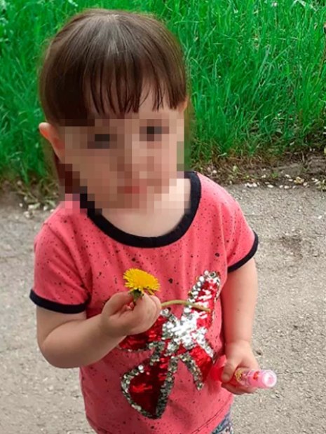 Menina de 3 anos morre ‘congelada’ na porta de casa e mãe alega sonambulismo