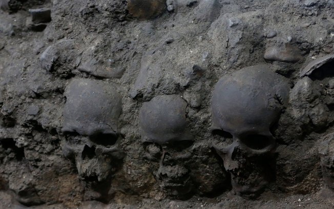 Torre de crânios humanos aterrorizante é encontrada no México