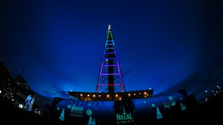 Luzes de Natal na Torre de TV
