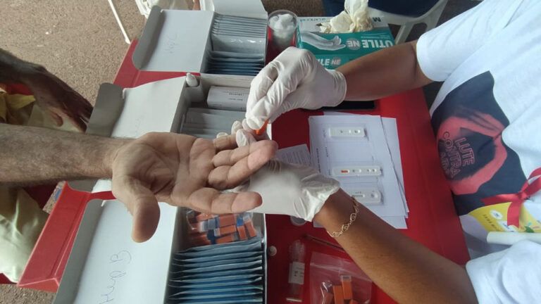 Região Leste realiza 113 testes rápidos para HIV e outras doenças