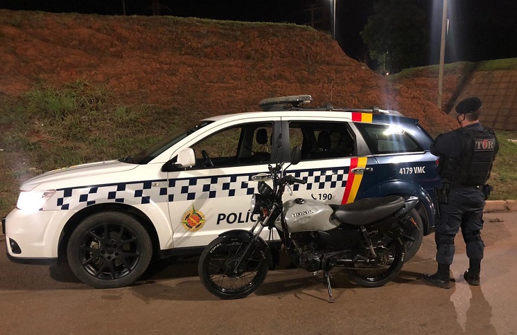 PMDF localiza moto roubada com condutor inabilitado