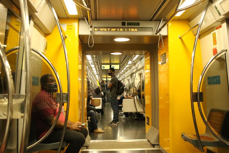SP: trens e metrô passam a operar com bilhete digital unitário