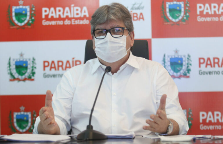 João Azevêdo anuncia abertura de 120 novos leitos para Covid-19 e aquisição de três milhões de seringas