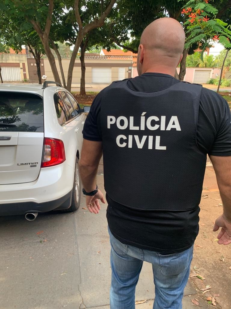 Polícia Civil prende casal suspeito de aplicar golpes milionários por meio de duplicatas a shoppings de Goiânia