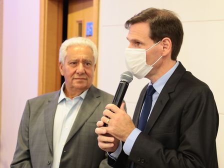 Lissauer Vieira prestigia solenidade de lançamento de livro sobre desafios da política em meio à pandemia da covid-19
