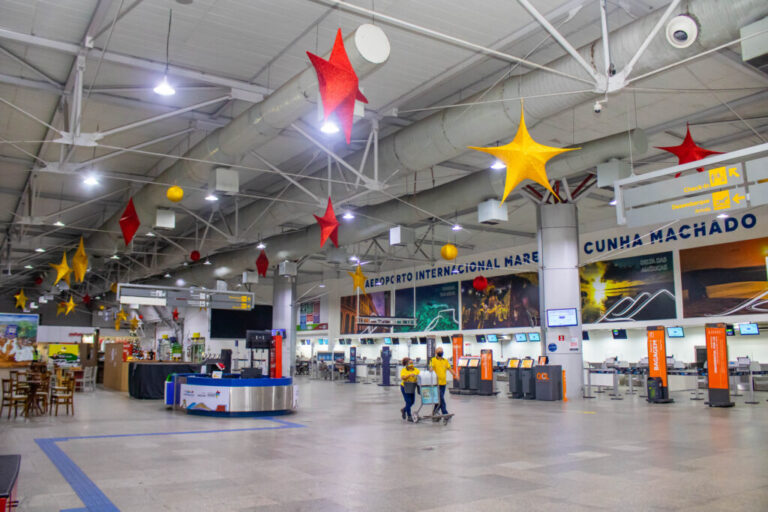 Setur realiza tradicional decoração natalina do aeroporto e rodoviária de São Luís